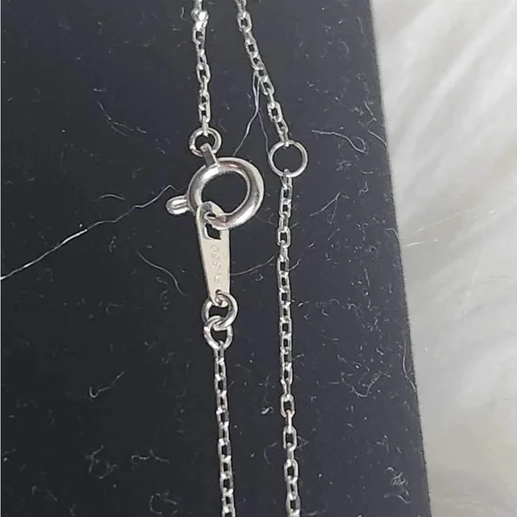 Diamond Necklace in Platinum .850